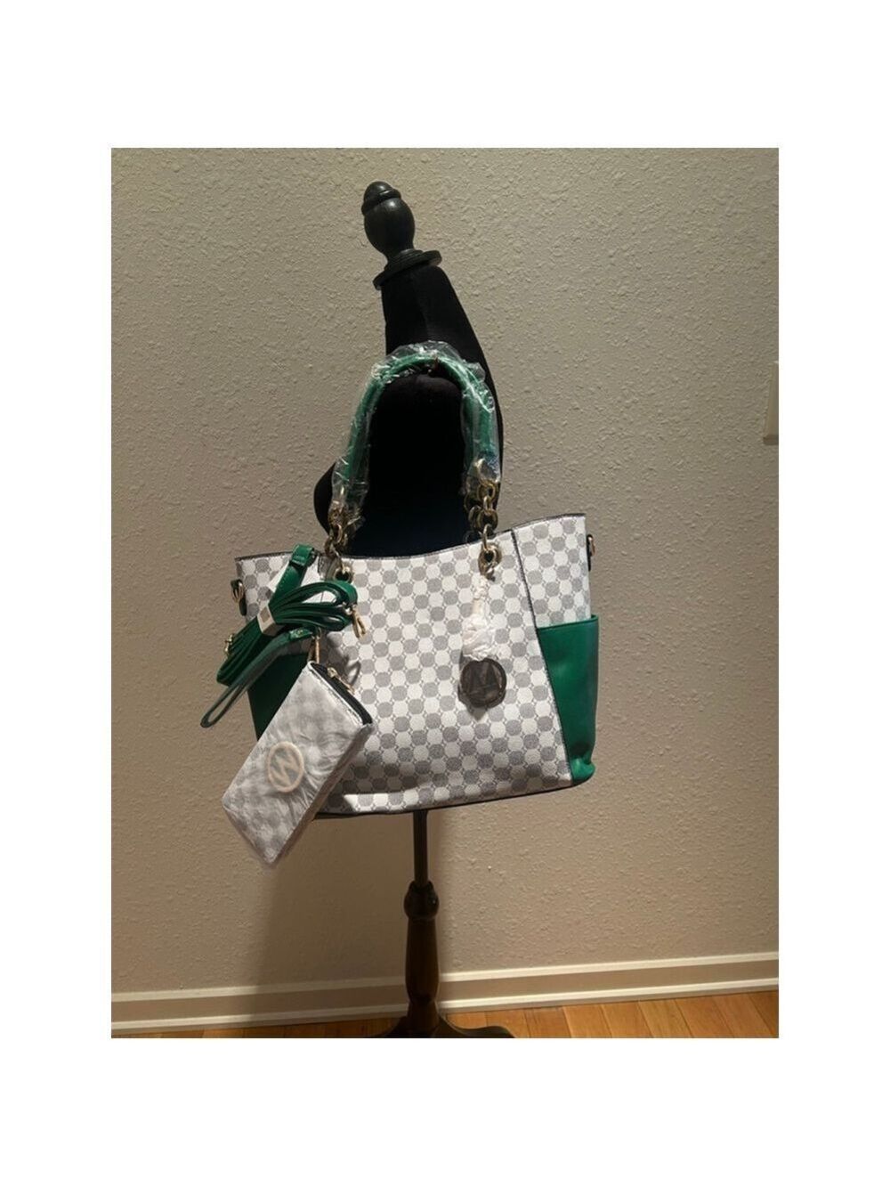 Women's MKF Collection Tote Bag White Green Check w/ wallet
13.5 x 11 x 5 - Picture 2 of 5